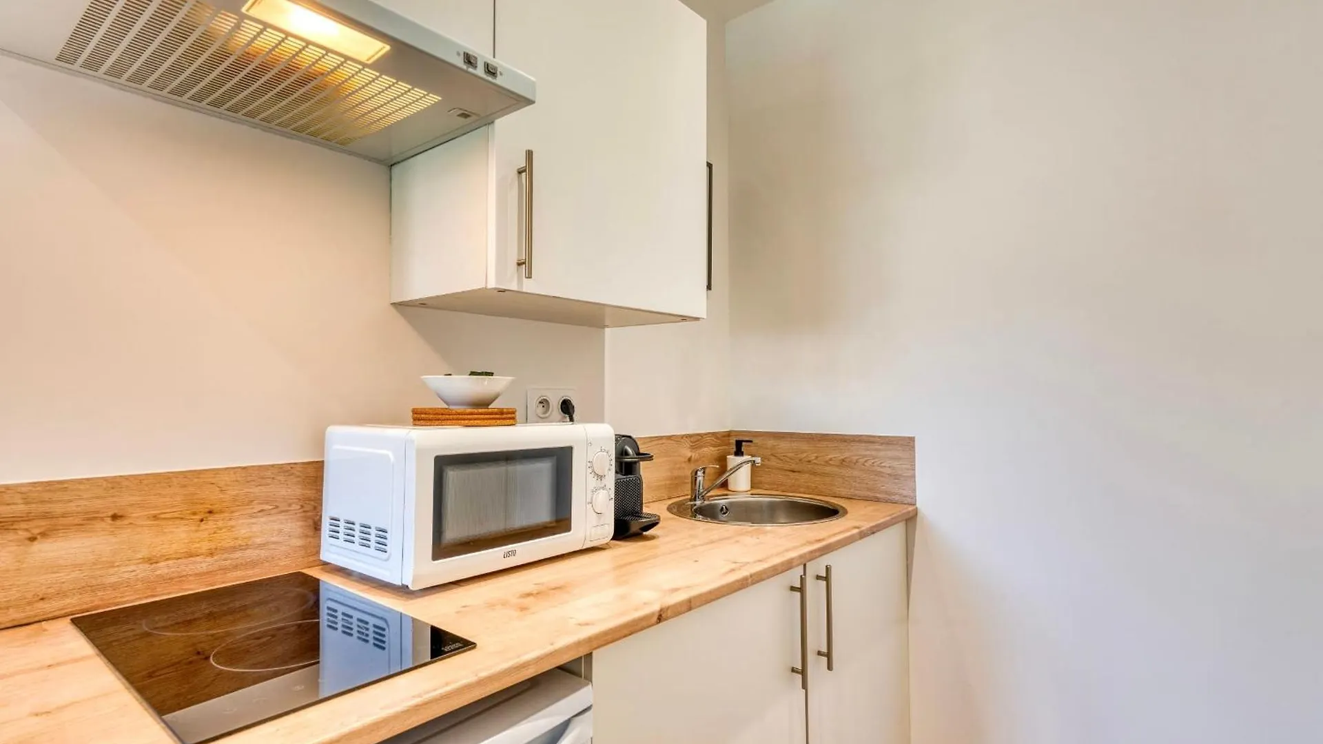 Le Basalte - Confortable Studio Avec Parking Prive Oullins 0*,  Frankreich